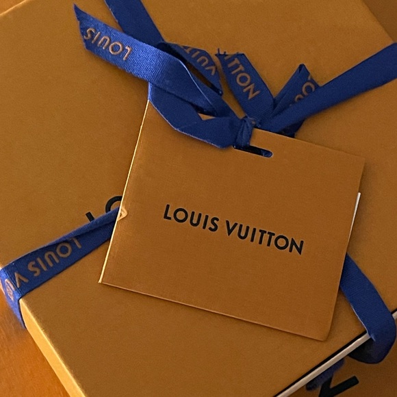 LV Mens Belt - Picture 4 of 4